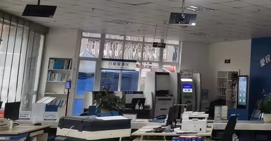 雅安市雨城區(qū)清江街辦事處排隊系統(tǒng)上線投入使用。效果圖