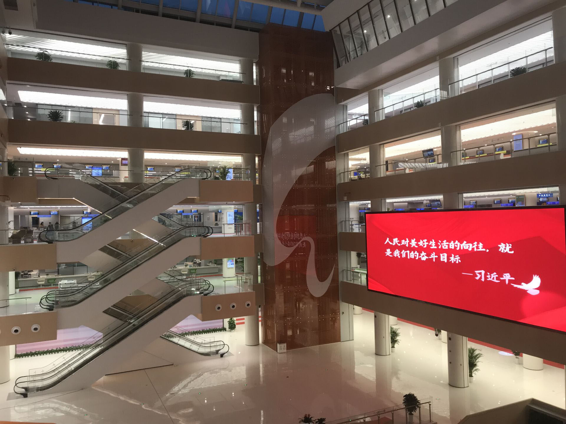  智能排隊機生產(chǎn)廠家全解析：選擇優(yōu)質(zhì)廠家的關(guān)鍵要素。效果圖