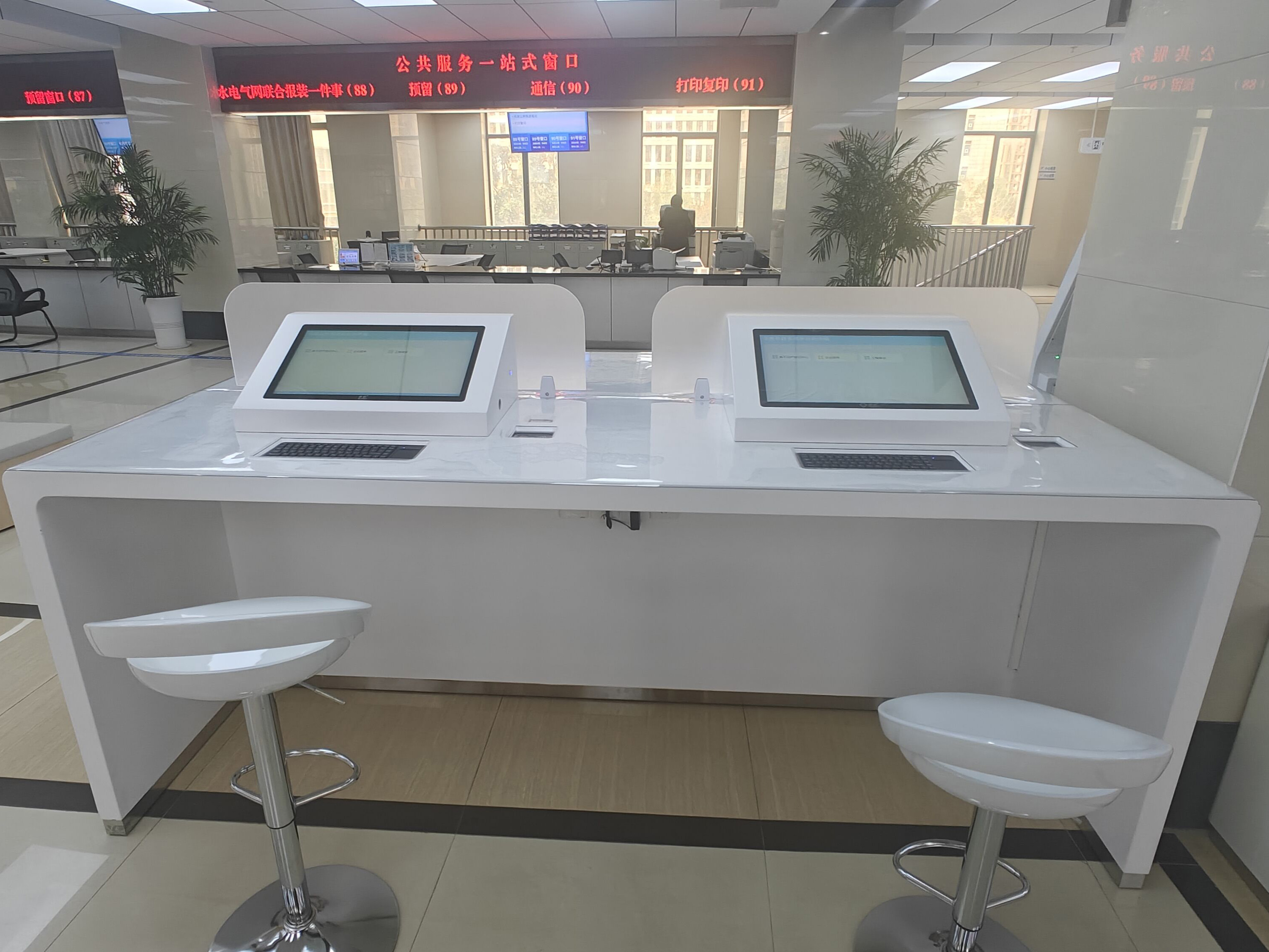提升服務(wù)效率，填單系統(tǒng)助力智慧服務(wù)大廳建設(shè)。效果圖